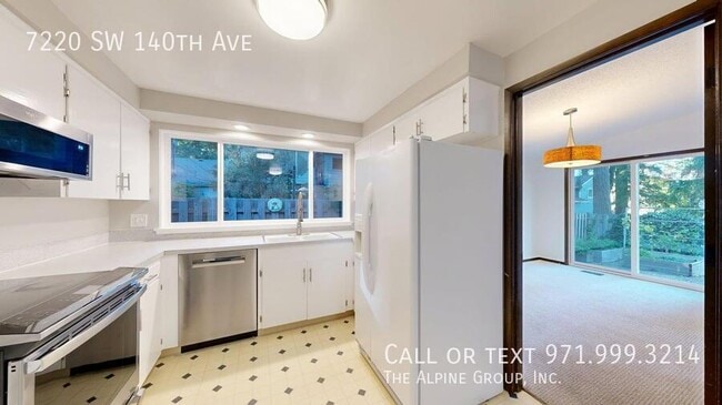 Building Photo - 7220 SW 140th Ave