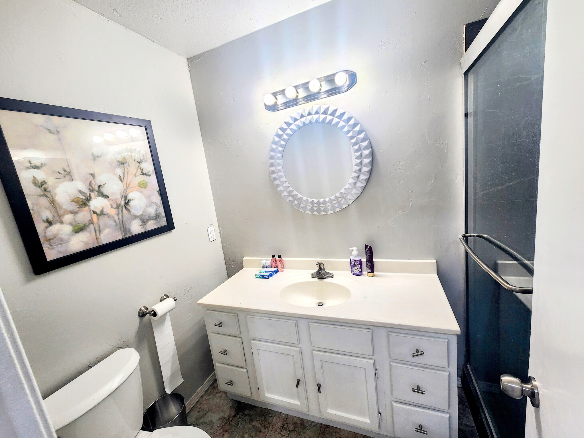 Building Photo - 4716 Hemlock Cir