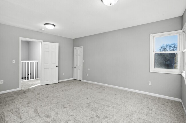 Building Photo - 319 6th St NW