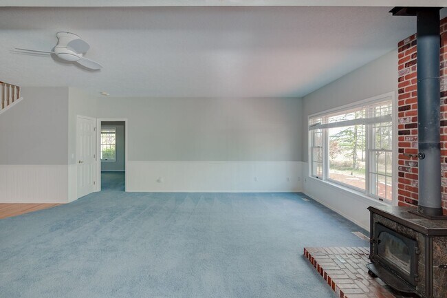 Building Photo - 3 Bedroom Farm House For Rent
