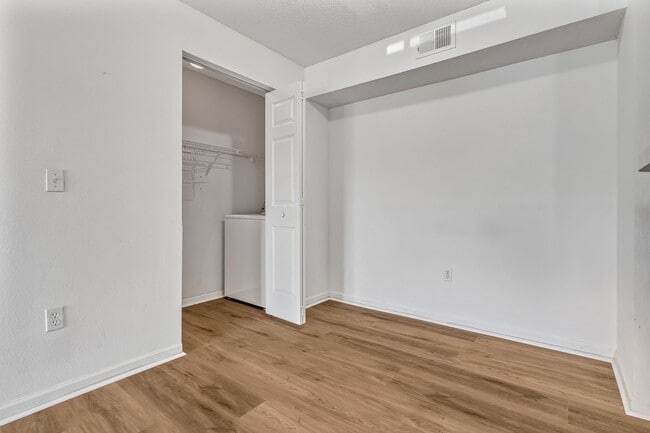 Building Photo - Destin Condo with Great Amenities