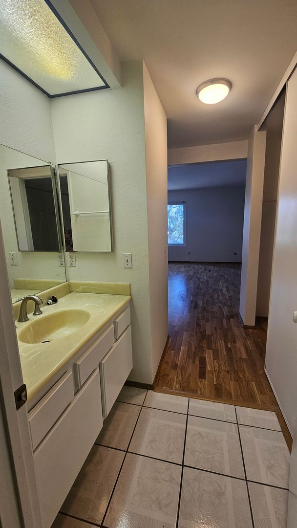 Building Photo - Cute 2bdrm/2bath Condo in San Diego