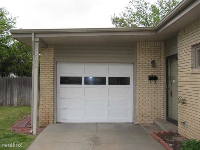 Building Photo - 3 br, 1 bath House - 3505 Fleetwood Drive