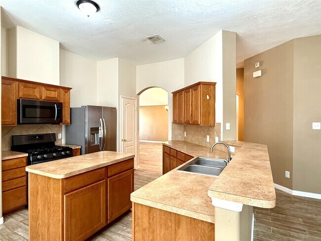 Building Photo - 10022 Driftwood Park Dr