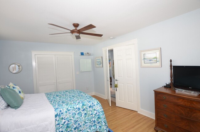 Building Photo - 1Bd/1Ba Guest house, centrally located.
