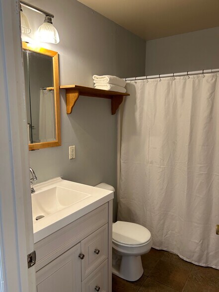 Building Photo - 807 Elk Mills Rd