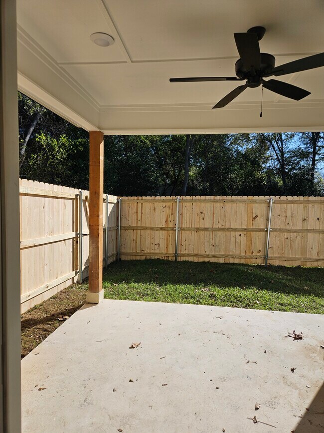 Building Photo - 514 E Chase St