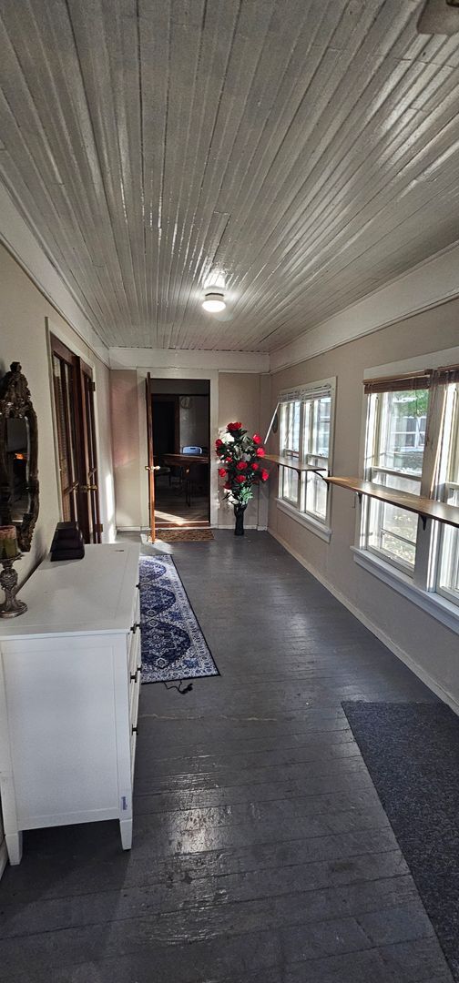 Building Photo - 882 Locust Dr