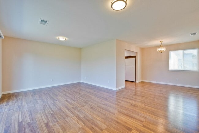 Building Photo - 1425 Sunshadow Ln