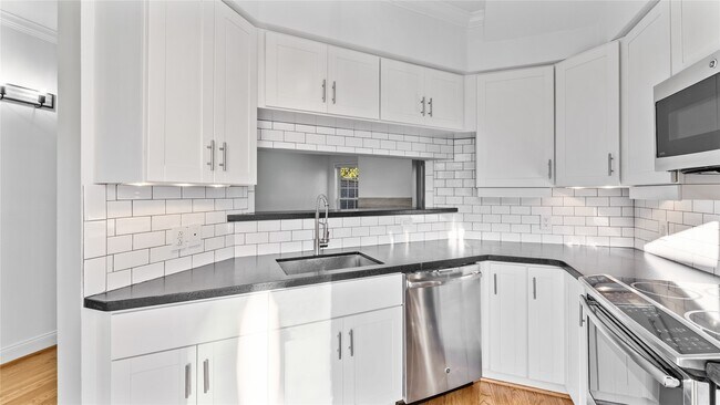 Building Photo - 2215 Stanford St