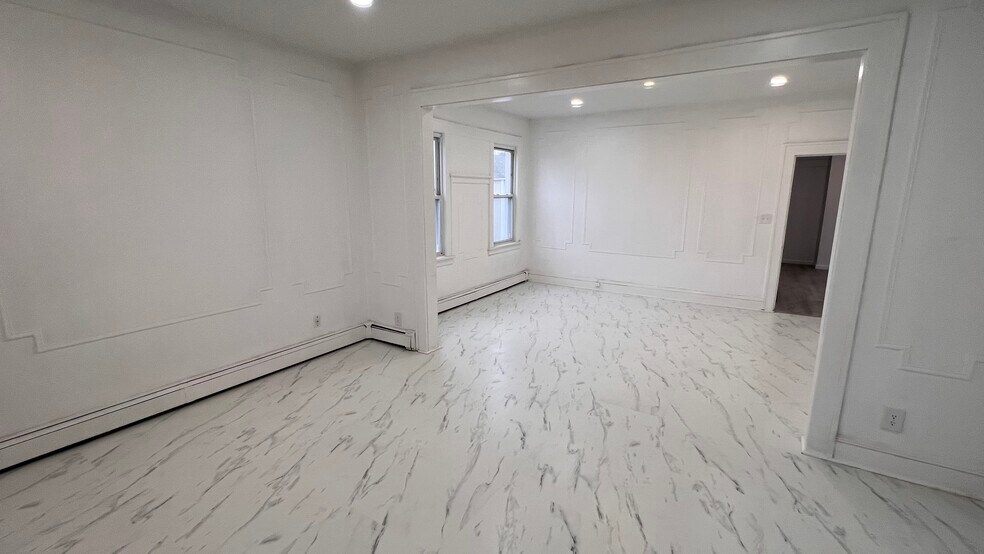 Building Photo - 247 Elm St