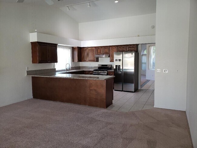 Building Photo - 68412 Descanso Cir