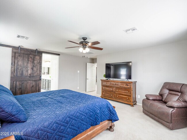 Building Photo - 761 W Desert Hollow Dr