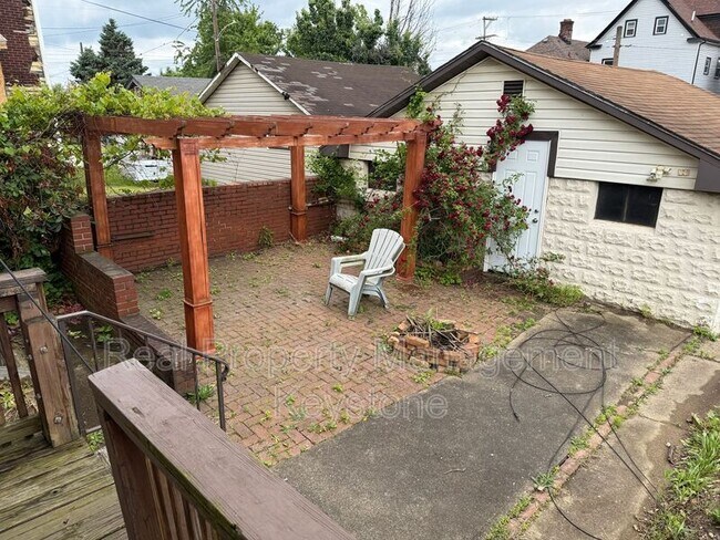 Building Photo - 705 E 18th Ave