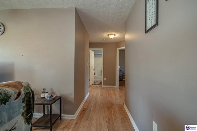 Building Photo - 520 University Dr