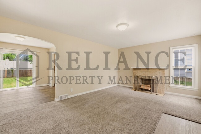 Building Photo - 571 S Roosevelt St