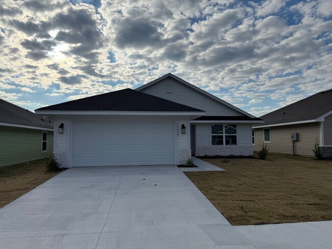 Building Photo - 3 Bedroom 2 Bath In Savannah Station