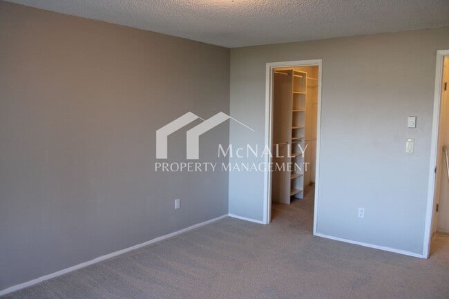 Building Photo - Beautiful 1 Bedroom Water View Condo