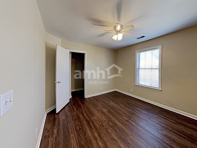 Building Photo - 3129 Jenkins Dr