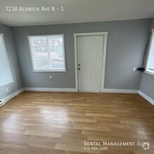 Building Photo - Nice 3 Bedroom duplex!