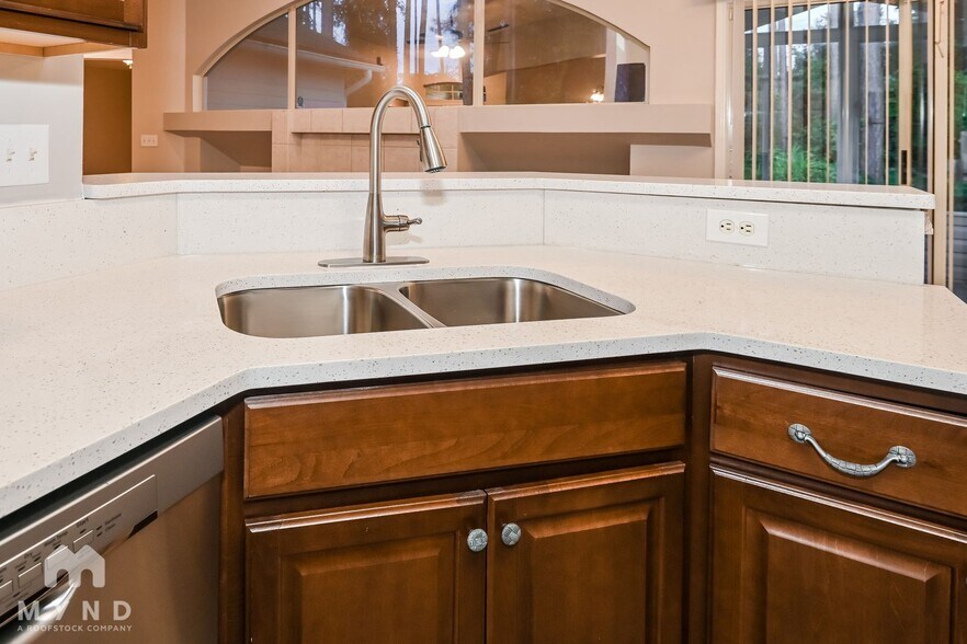 Building Photo - 1615 Highland View Ct