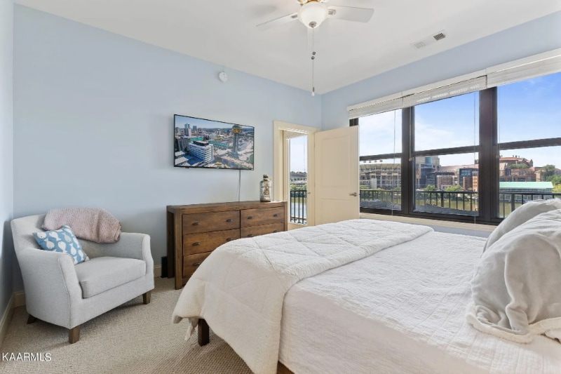 Building Photo - 445 W Blount Ave