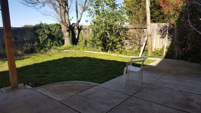 Building Photo - Beautiful 4 bedroom/2.5 bath South Davis Home!