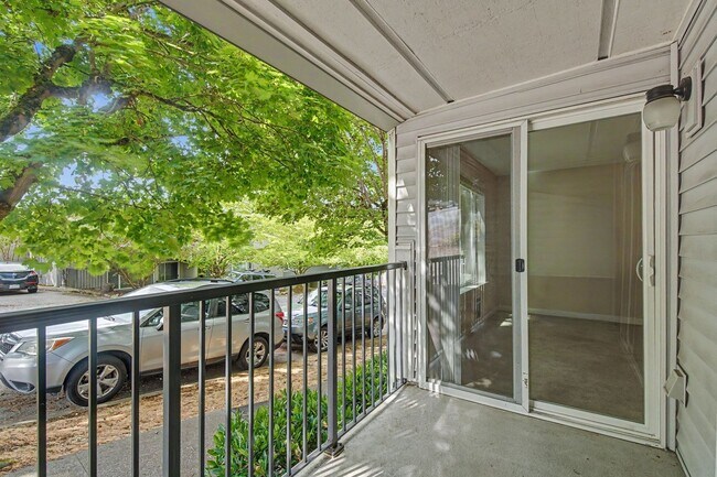 Building Photo - 9200 Greenwood Ave N