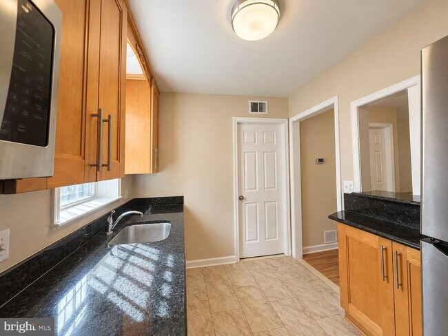 Building Photo - 3753 Mark Dr