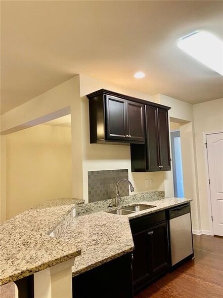 Building Photo - 166 Granite Way