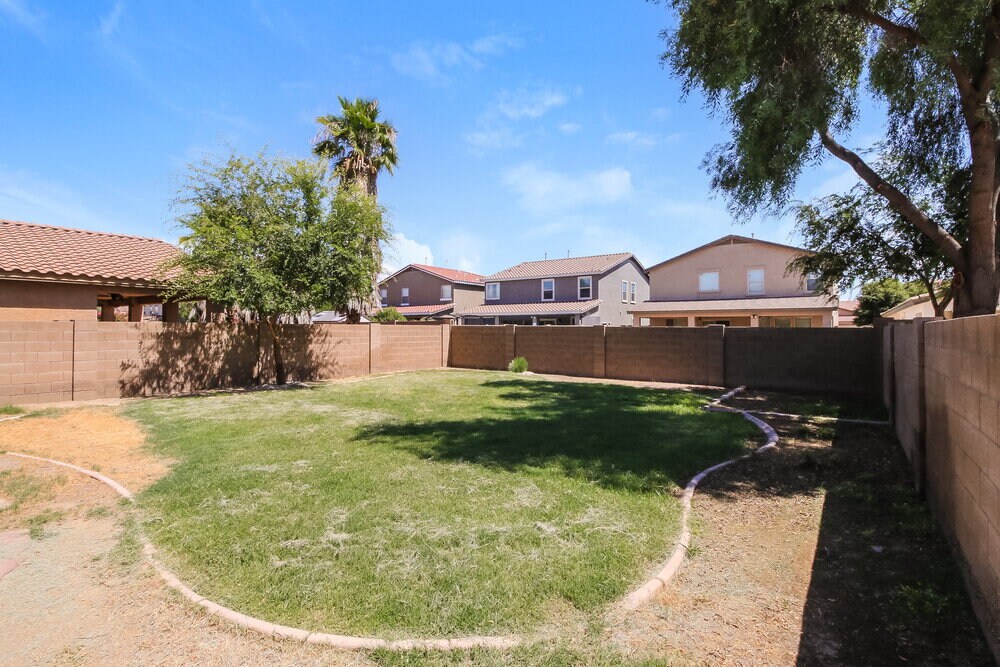 Building Photo - 1003 E Daniella Dr