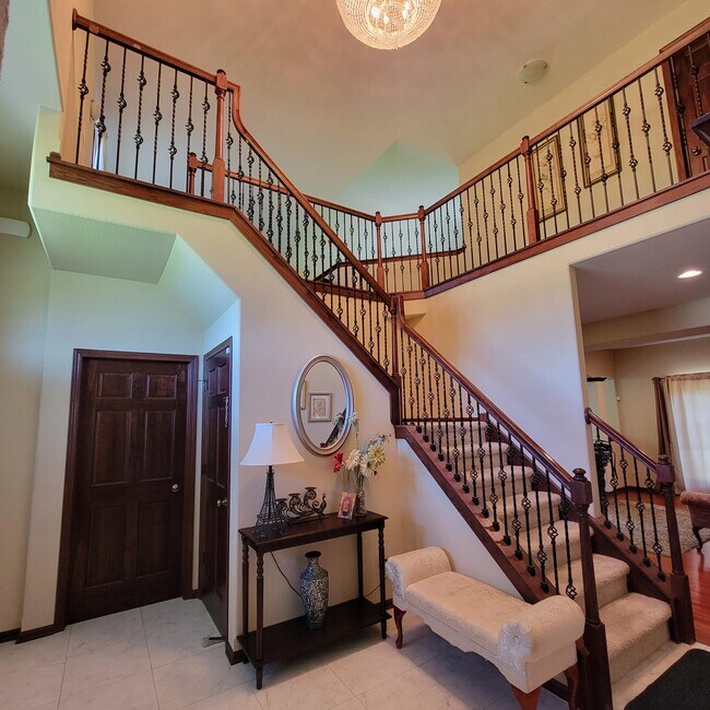 Building Photo - 520 Golden Eagle Ct