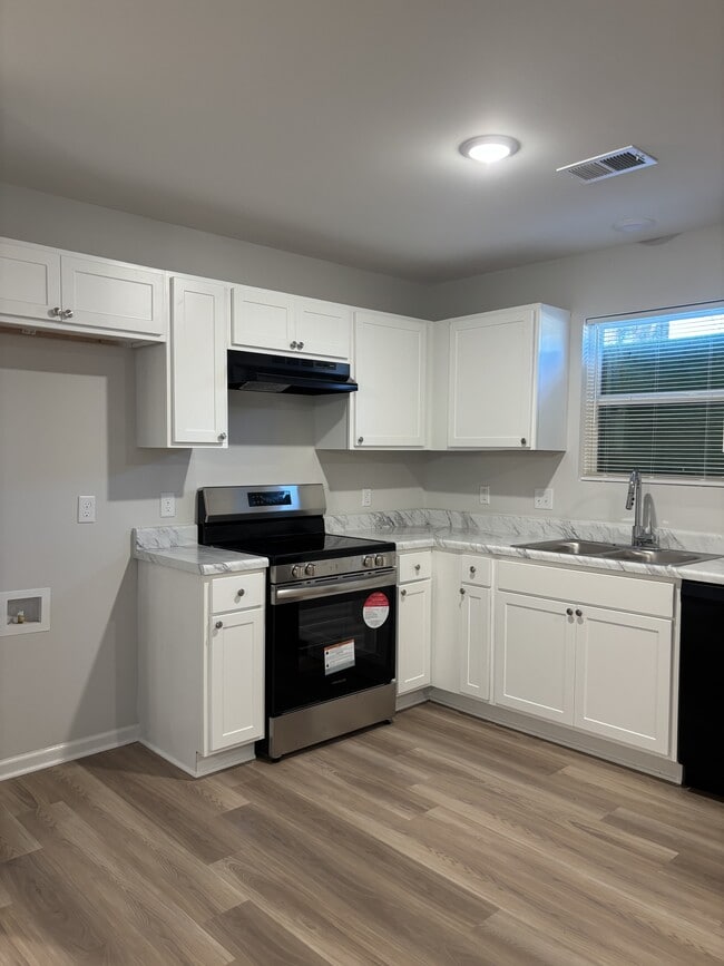 Building Photo - 3281 Madewell St