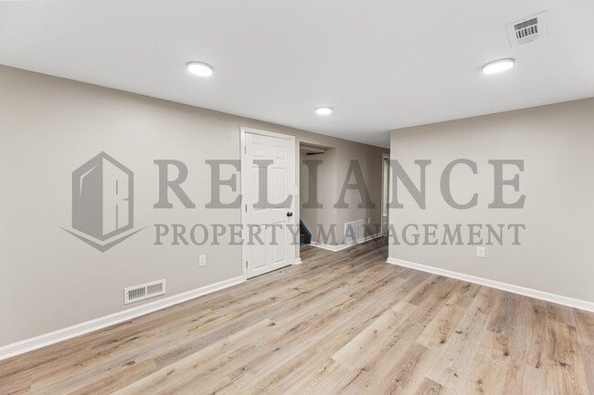 Building Photo - 2506 N Somerset Ave