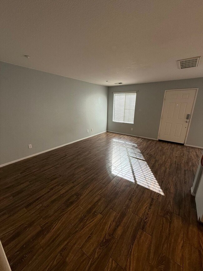 Building Photo - Move-In Ready 2BR / 2.5BA Condo for Rent – Villas Serena