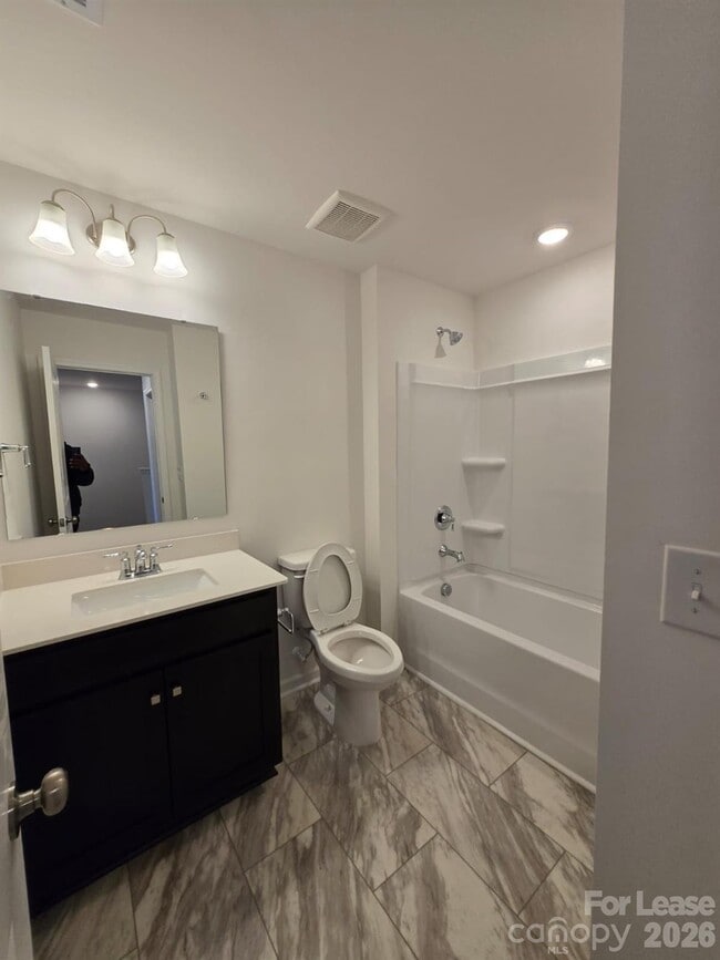 Building Photo - 774 Kitfox Dr NW