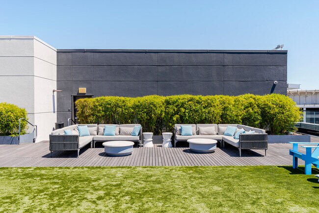 Building Photo - 238 13th St