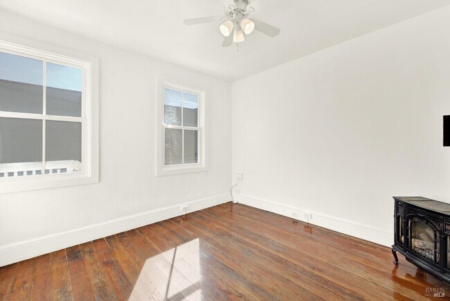 Building Photo - 520 Indian Aly