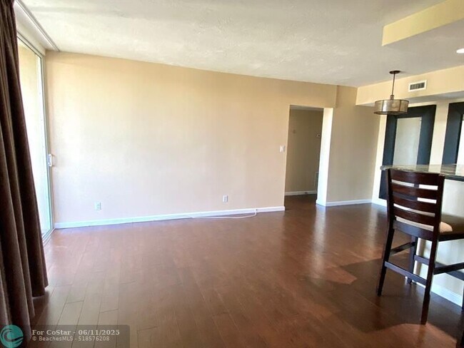 Building Photo - 1050 SE 15th St