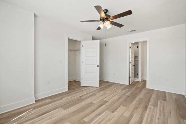 Building Photo - 105 Foxtail Wy