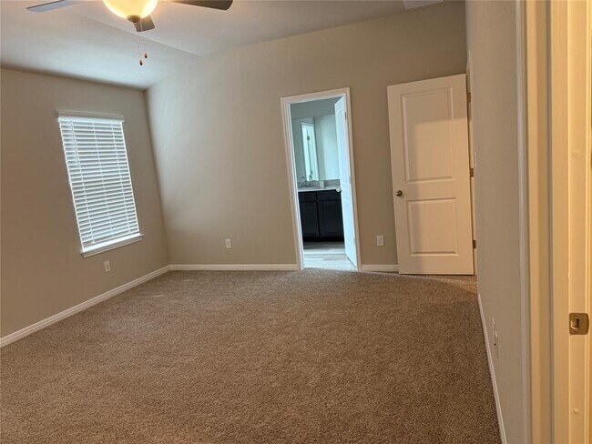 Building Photo - 1850 Settlers Glen Dr