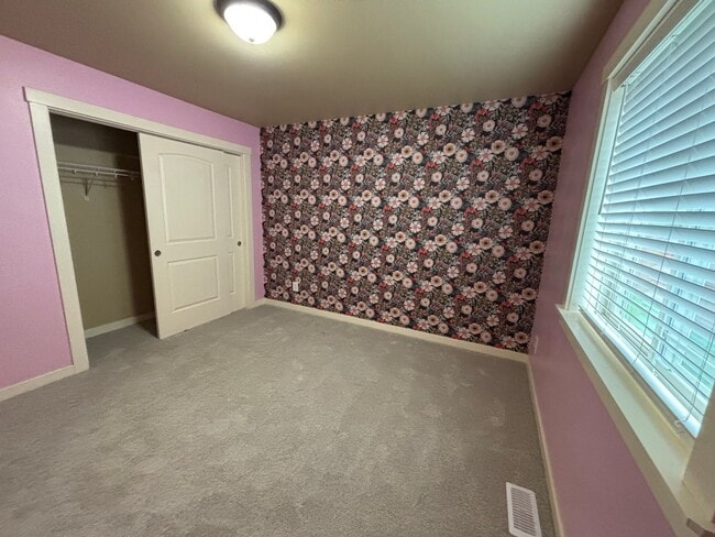 Building Photo - 1689 Aaron Dr