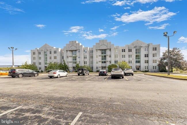 Primary Photo - 5213 Le Parc Dr