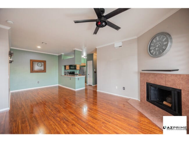 Building Photo - Discover your Dream Home in this Stunning 2/2 Phoenix Condo!