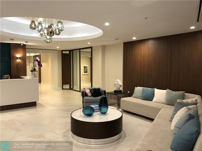 Building Photo - 111 SE 8th Ave