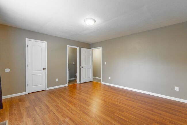 Building Photo - 11209 Dayton Pike