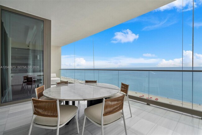Building Photo - 17901 Collins Ave