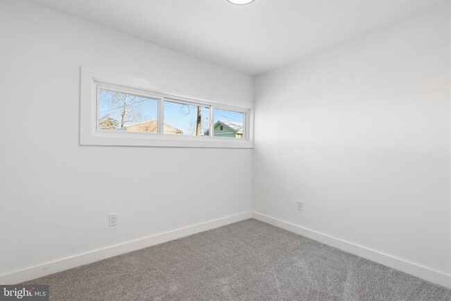 Building Photo - 68 Daffodil Ln