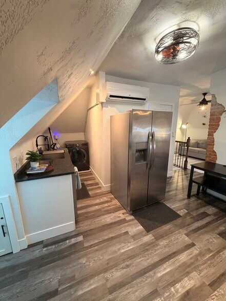 Apt 3 Studio - 664 New Castle Road