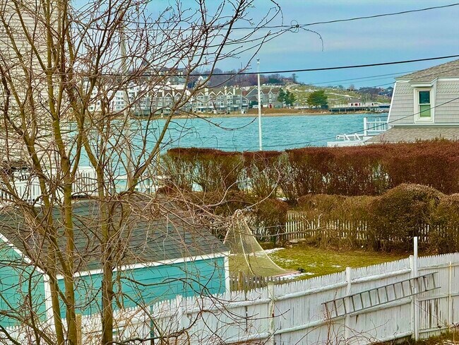 Building Photo - 7 J St